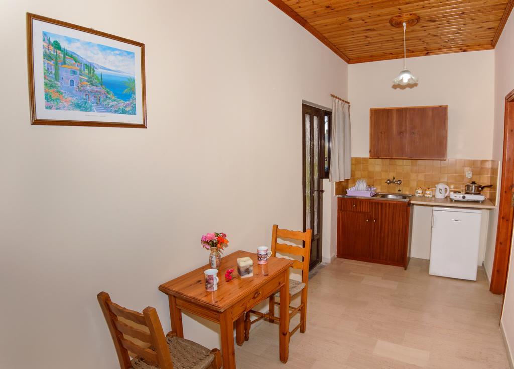 Romantic Studios Lithakia  部屋 写真